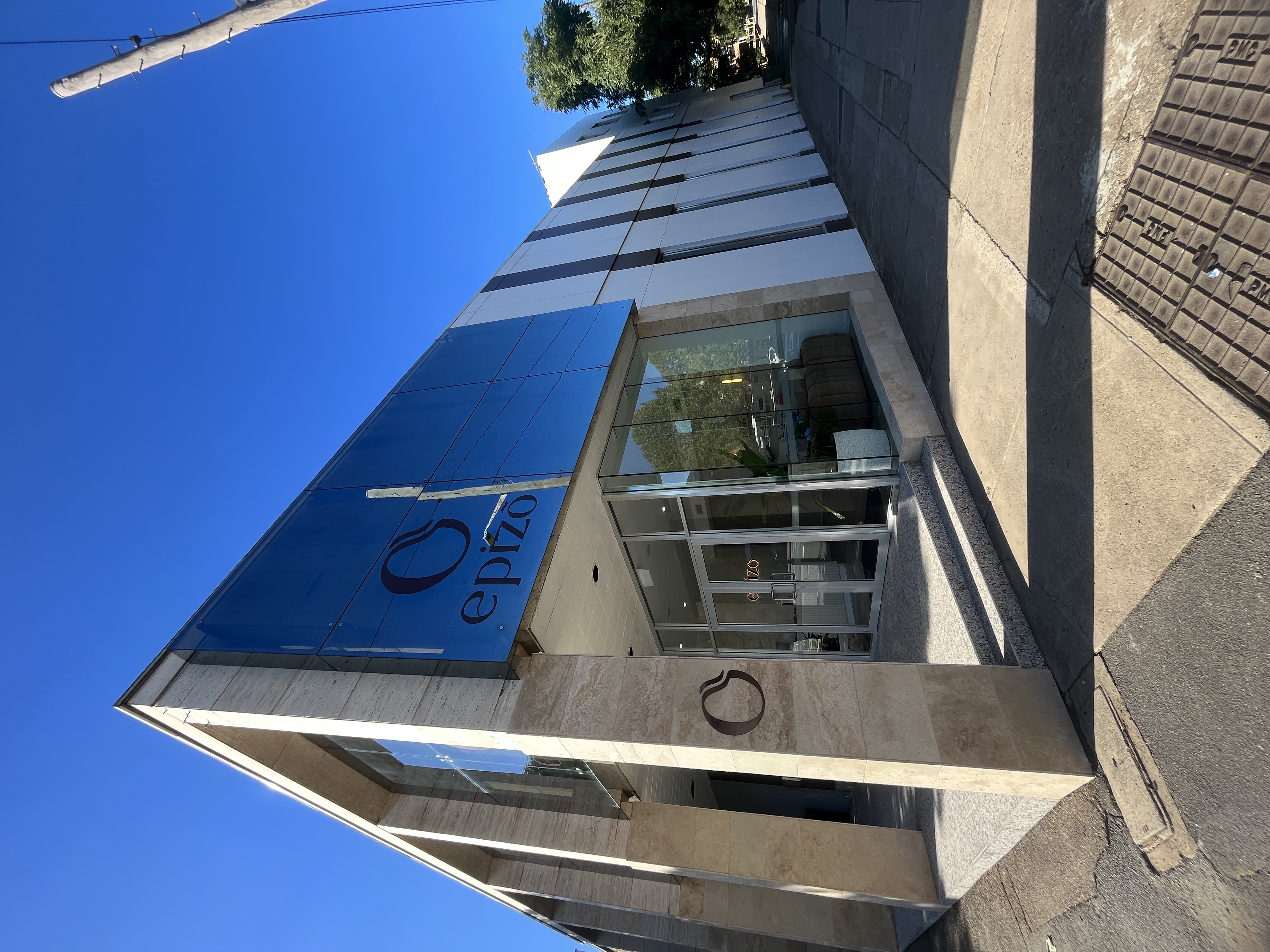 Epizo storefront window cleaning